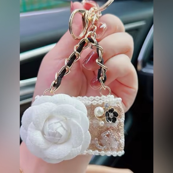 NWOT choose one FASHION FLOWER BAG KEYCHAIN OR BAG CHARM - Picture 2 of 3